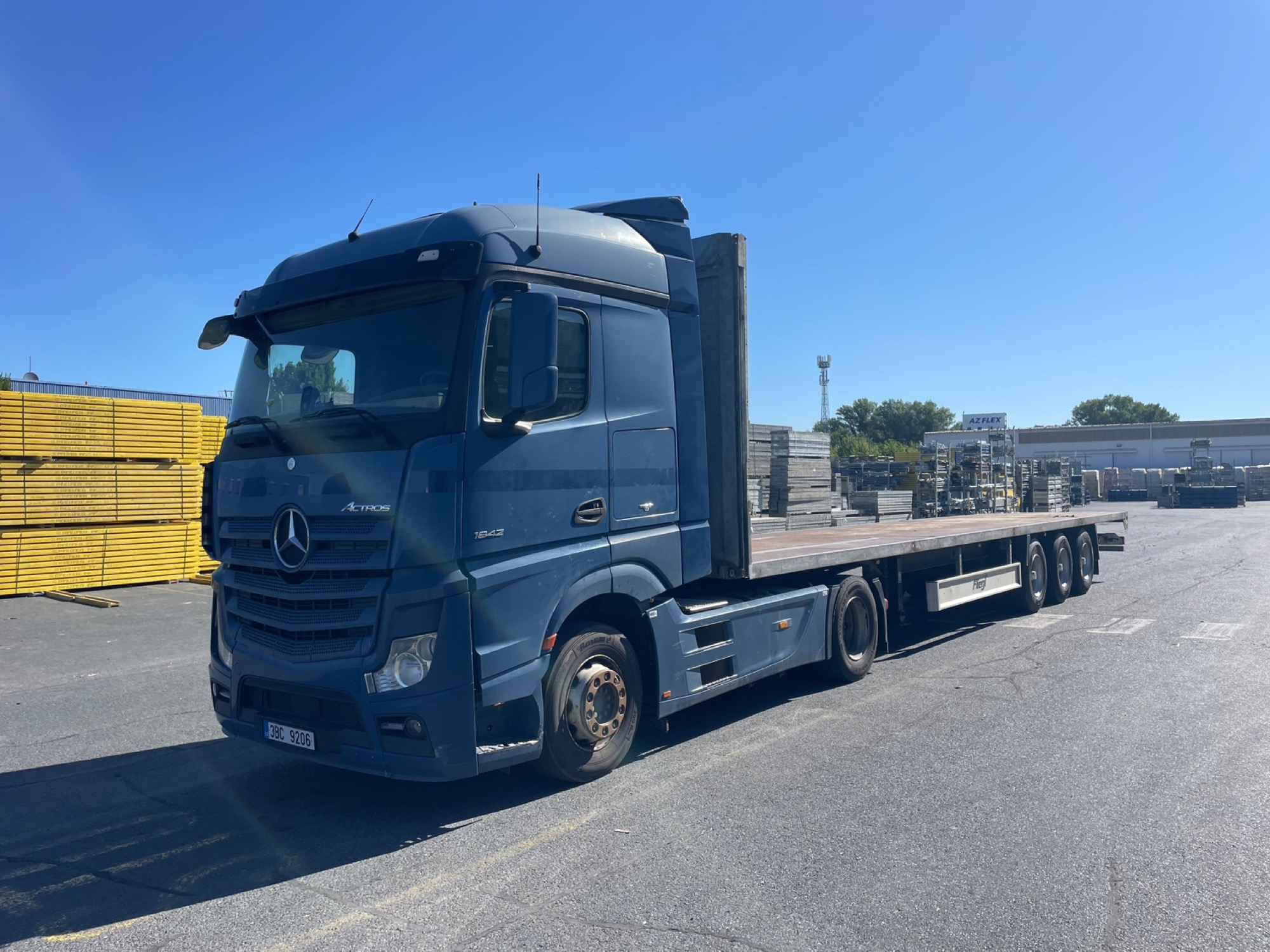 Přeprava plato návěsem